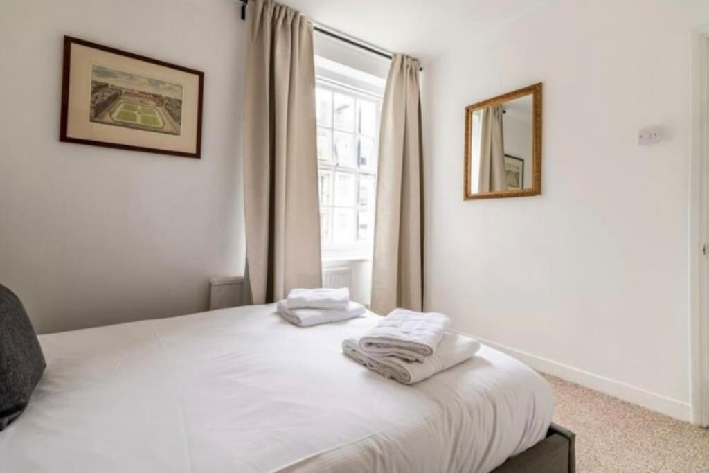 Modern Flat In *