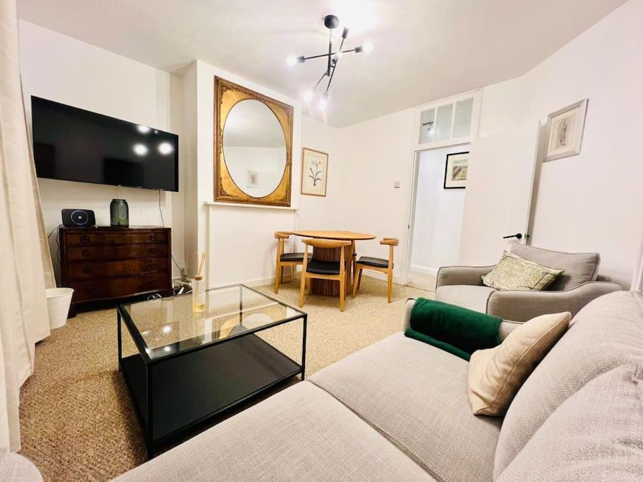 Modern Flat In *