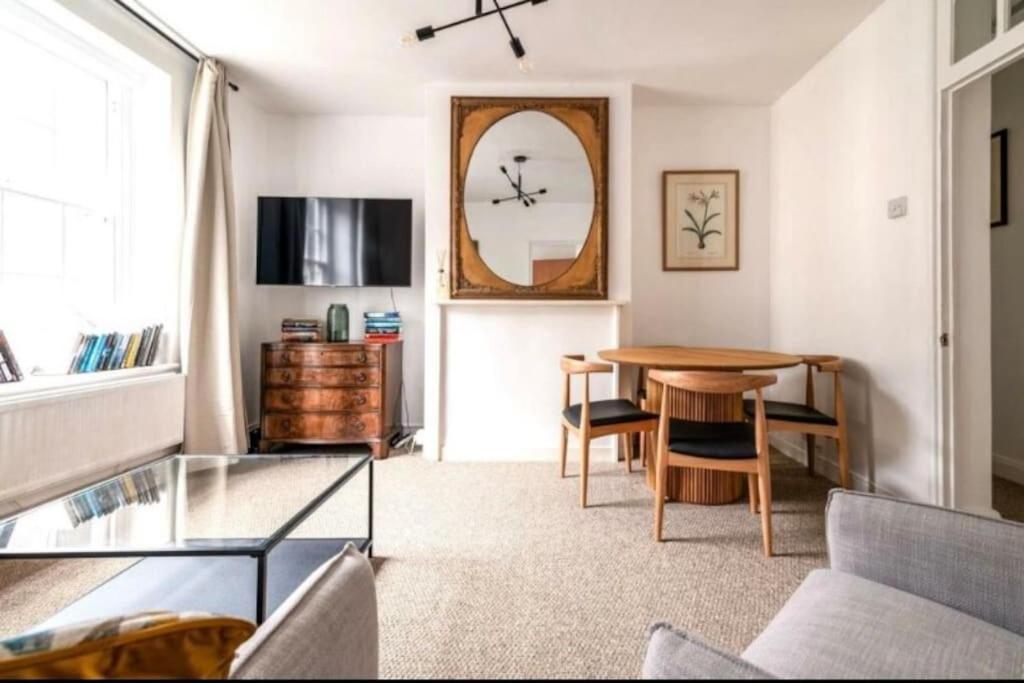 Apartment Modern Flat In London