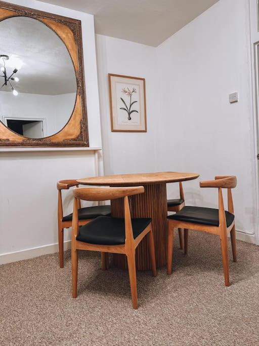 Modern Flat In *
