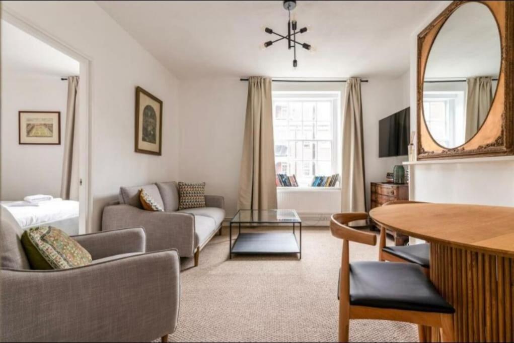 Modern Flat In London